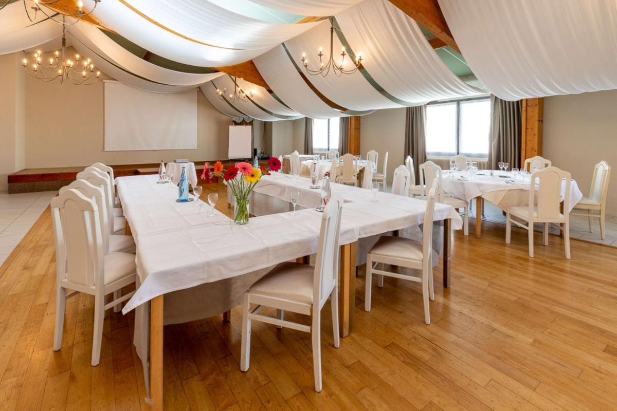 Coin salon dans l'établissement Best Western Le Relais de Laguiole Hôtel & Spa