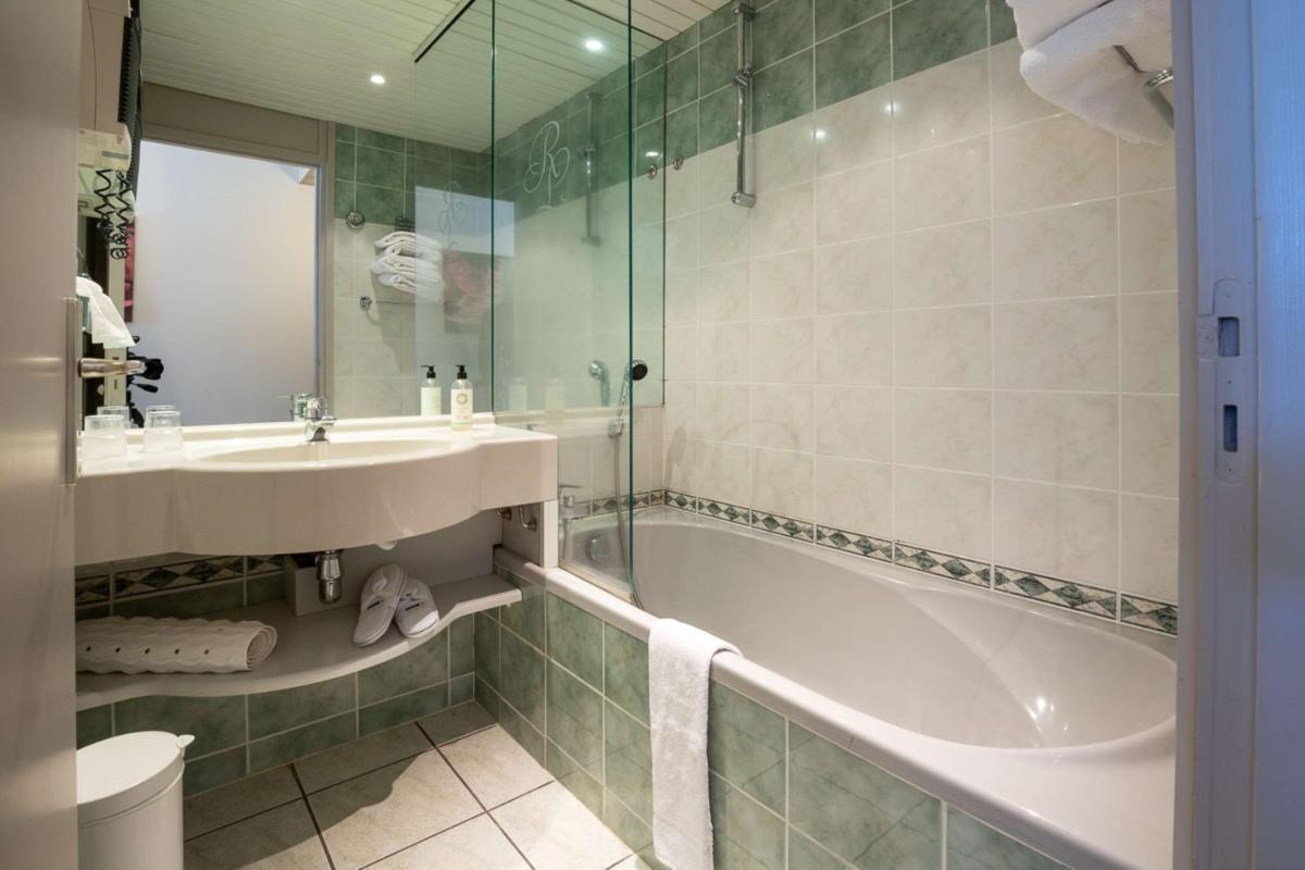 Salle de bains dans l'établissement Best Western Le Relais de Laguiole Hôtel & Spa