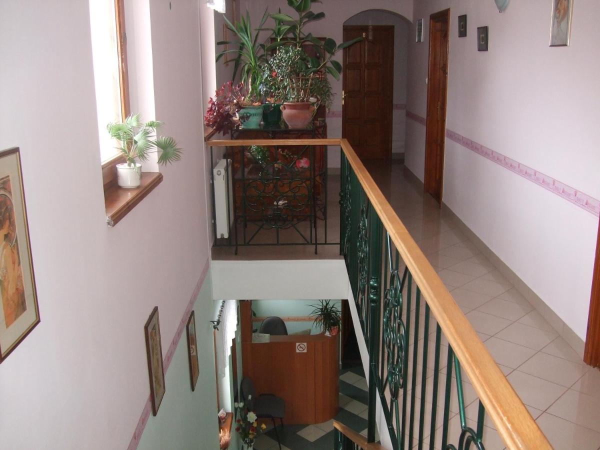 Tímárház Panzió - Housity