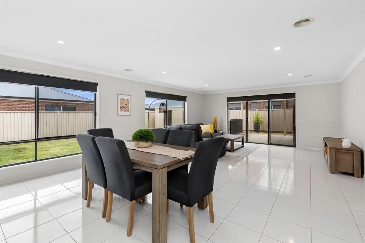 Chifley Place - Cool Suburban Crib! - Housity