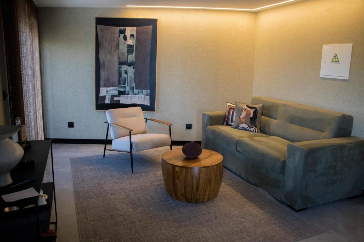 Uma área de estar em Well Hotel & Spa
