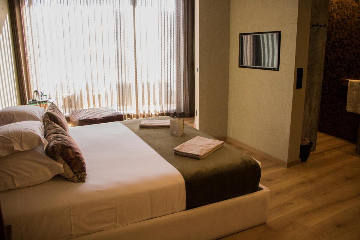 Uma cama ou camas num quarto em Well Hotel & Spa