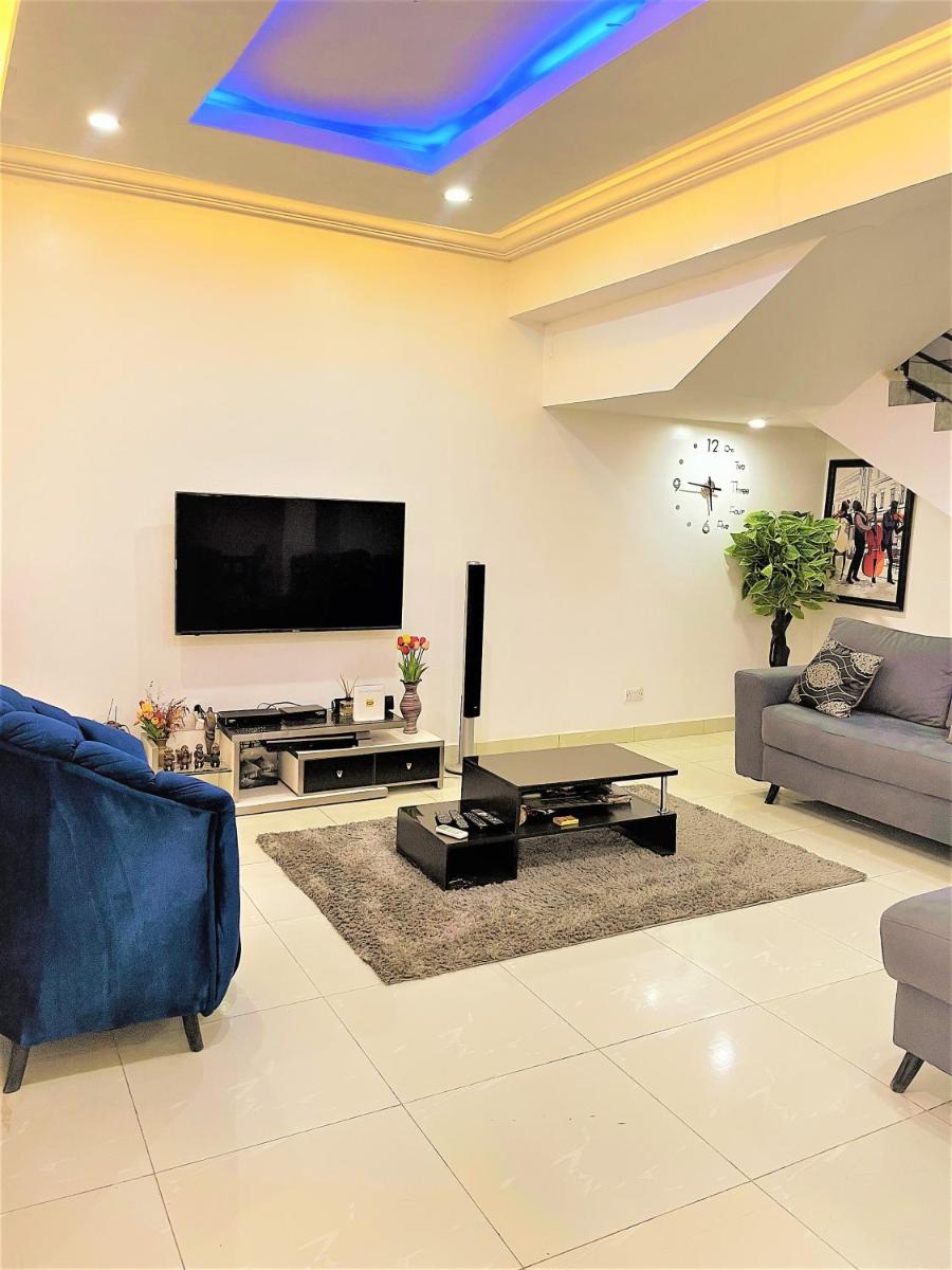 Entire Serviced Two bedroom duplex Abuja - 24hr WIFI, POWER, OFFICE, FULL KITCHEN - Housity