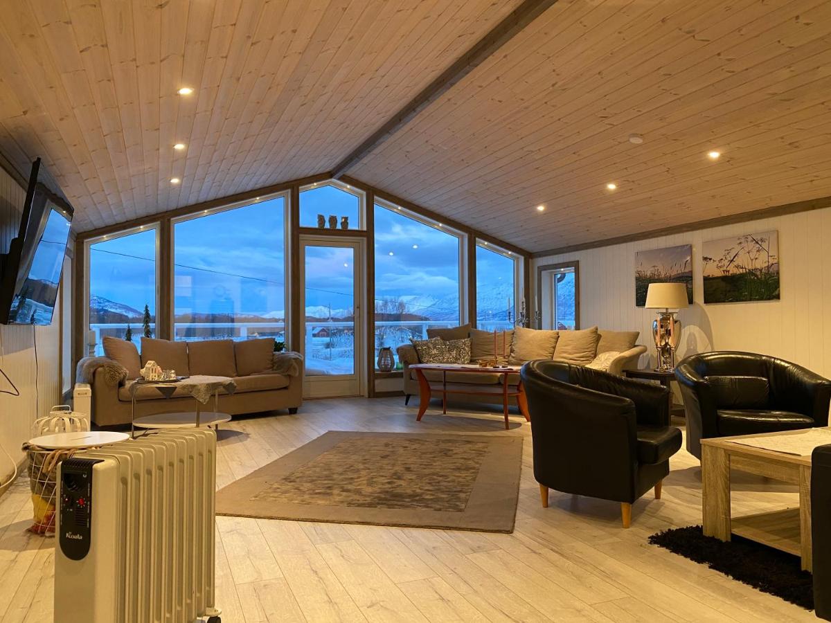 In the heart of the Lyngen alps, Holmen i Lyngen - Housity