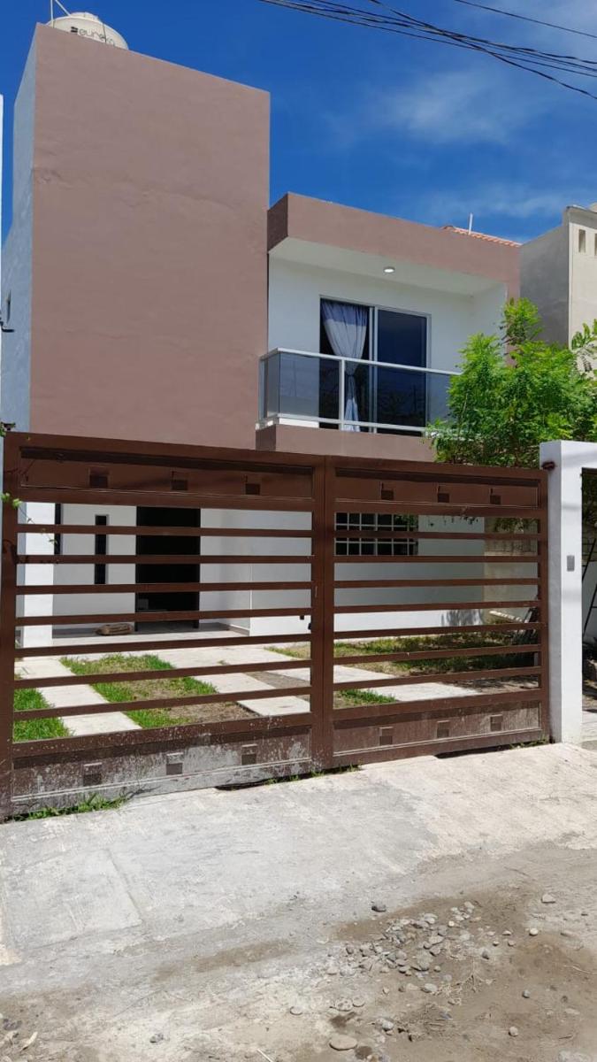 Casa con pequeña alberca - Housity