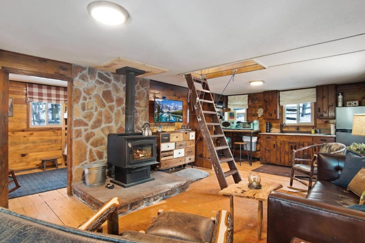 Lil' Frying Pan Cabin - Housity