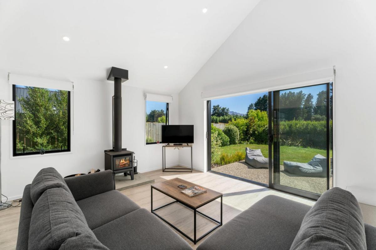 Northlake Hideaway - Wanaka Holiday Home - Housity