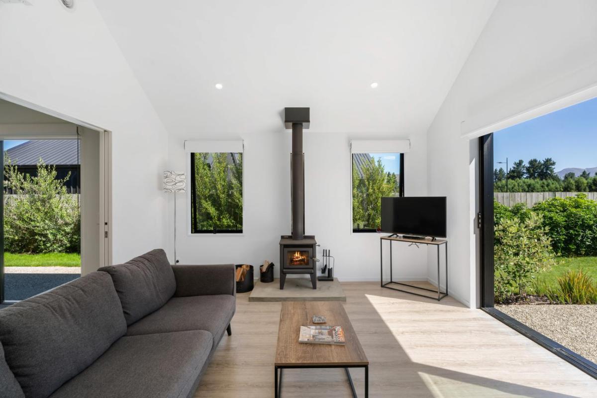 Northlake Hideaway - Wanaka Holiday Home - Housity