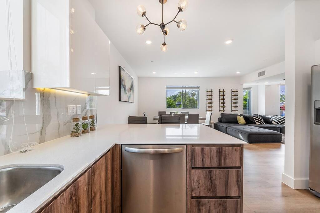 CHARMING 4BDR TOWN HOUSE - Housity