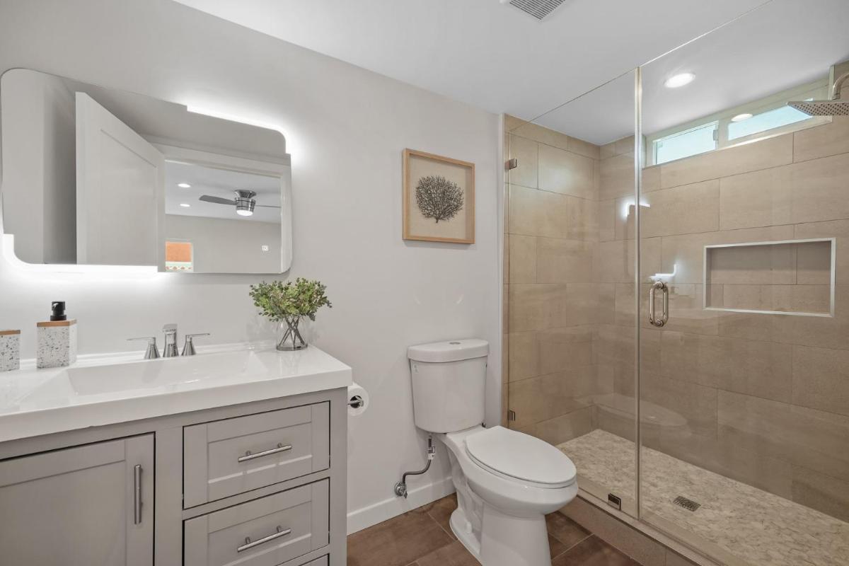 Completely renovated home Los Angeles border, Inglewood, California - Housity