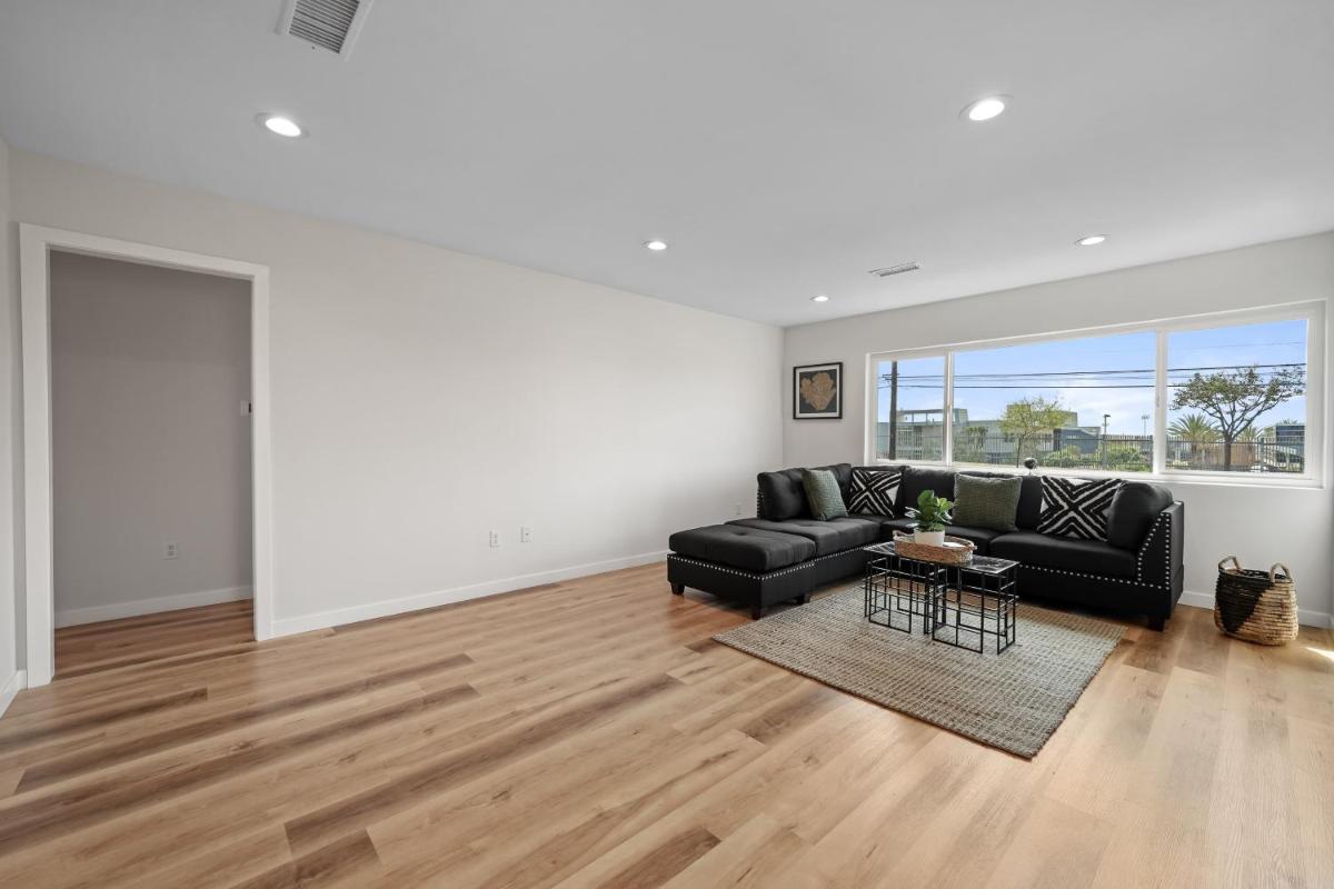 Completely renovated home Los Angeles border, Inglewood, California - Housity