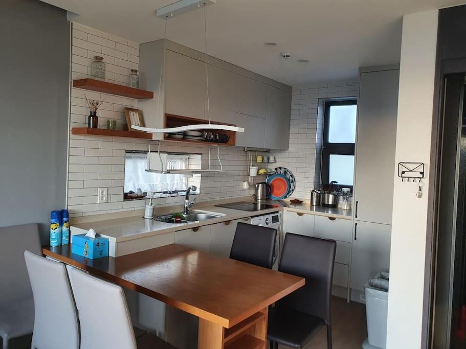 Aewol Sea Town House 8 - Housity