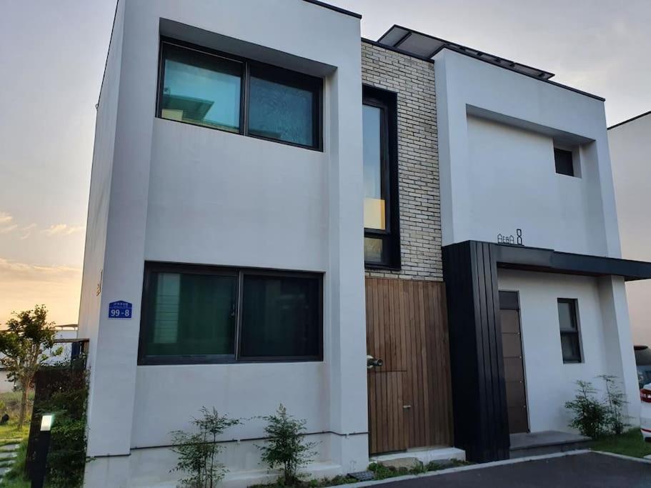 Aewol Sea Town House 8 - Housity