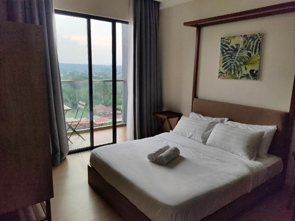 TimurBay Seafront with Netflix by DeWiraSuite Hillview - Housity