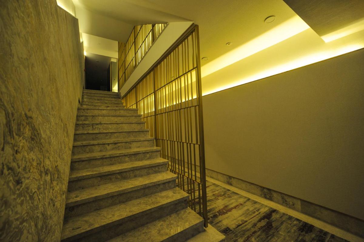 The Alpfine Hotel - Housity