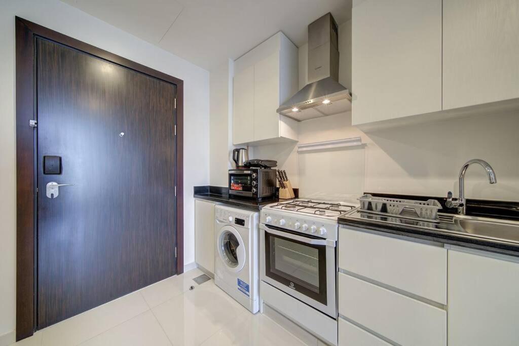 Suitetrails - Aesthetic Newly Furnished Studio in Dubai South