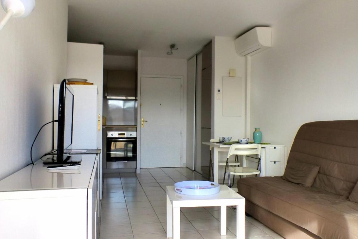 34m south facing with terrace and open view - Housity