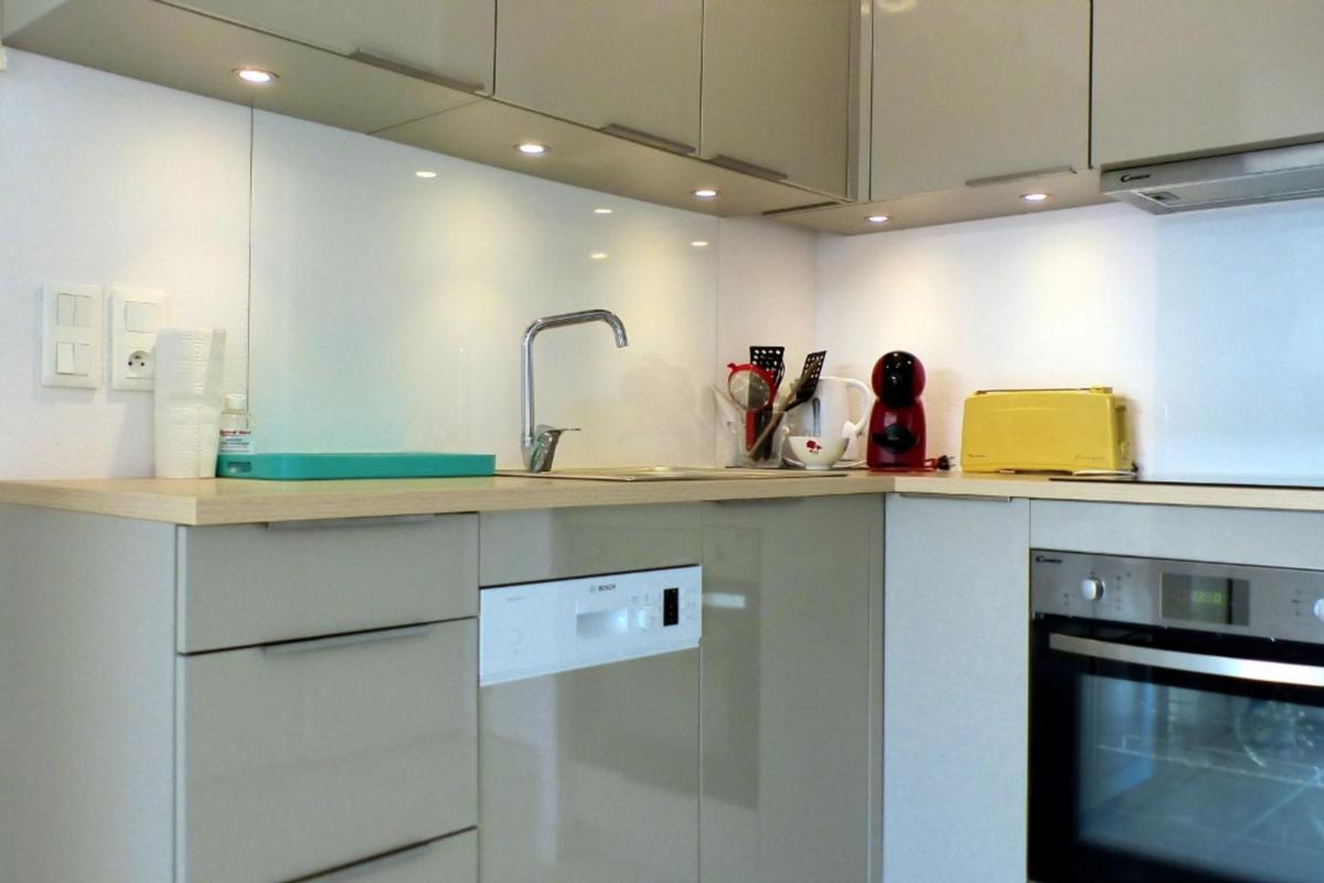 34m south facing with terrace and open view - Housity