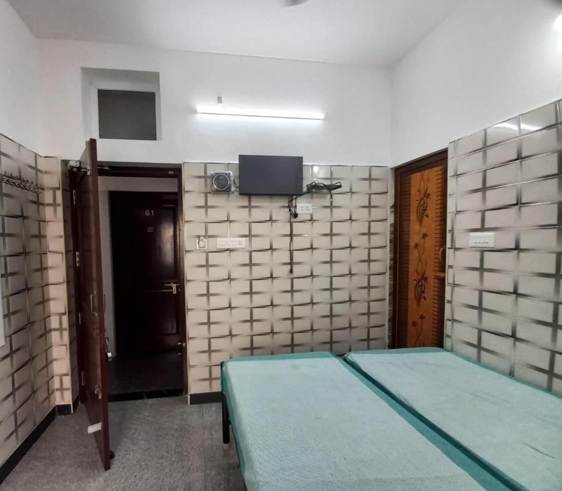 Lakshmi Paradise Lodge A/C - Housity