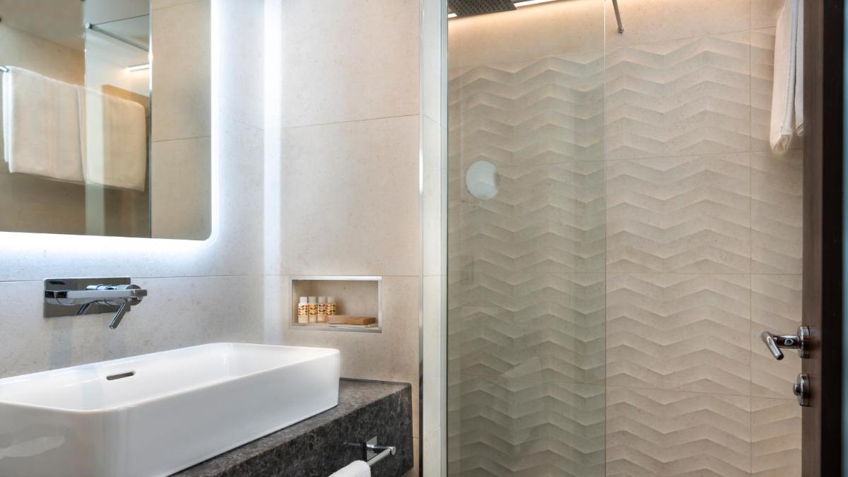 Camden Court Hotel - Housity