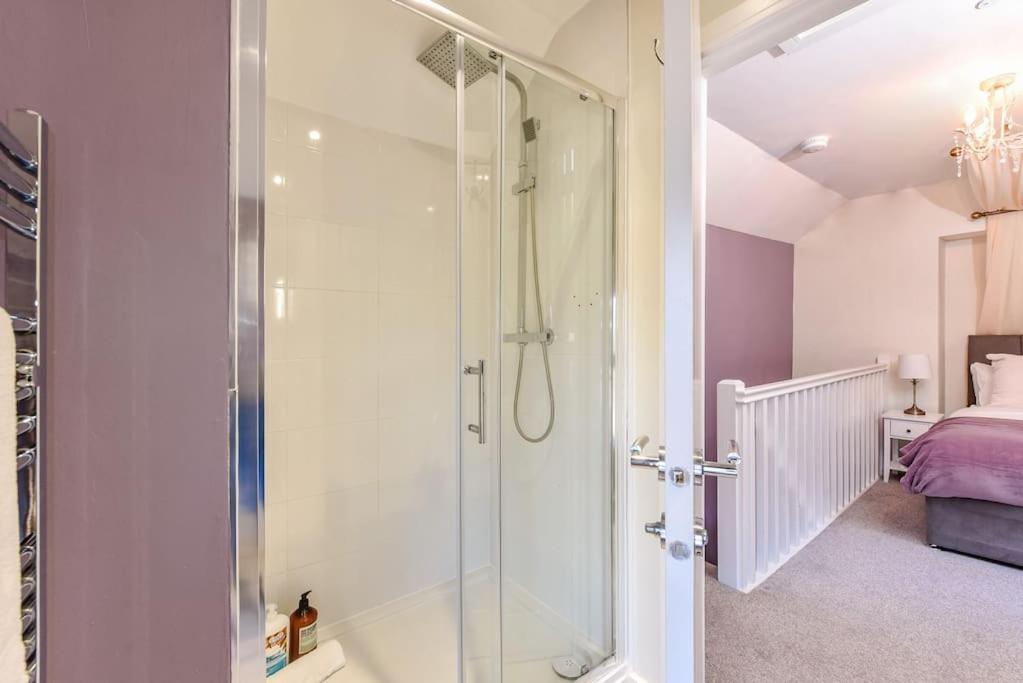Modern Two-Level Apartment in Pontcanna - Housity