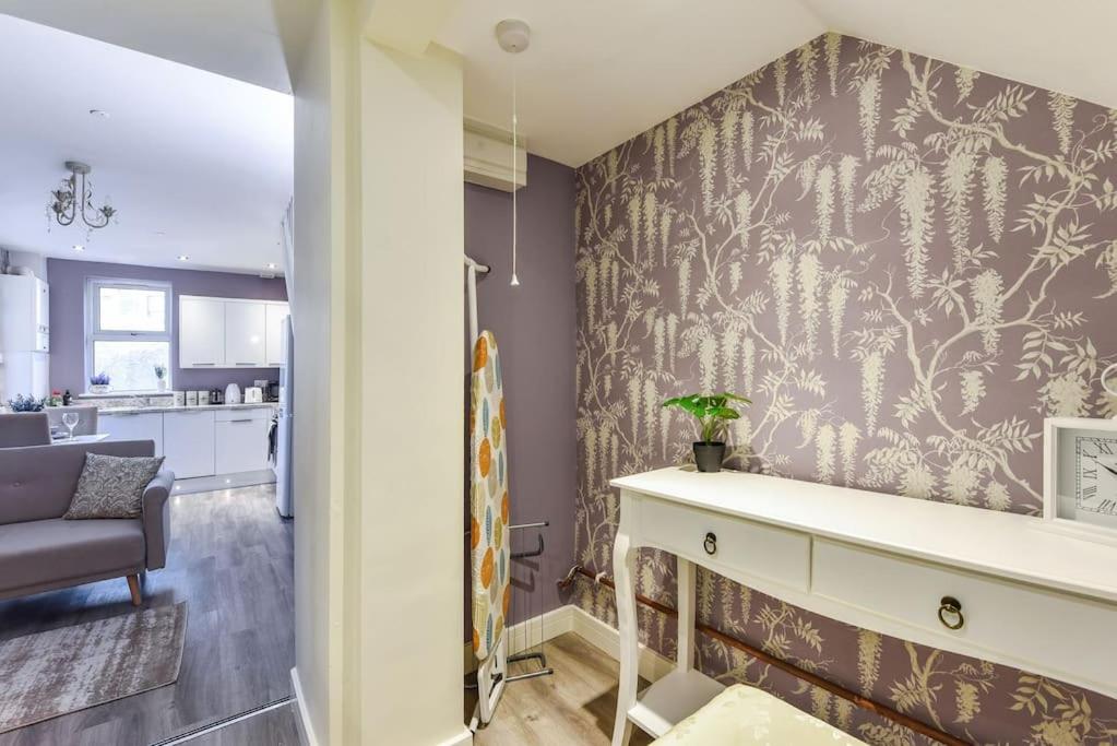 Modern Two-Level Apartment in Pontcanna - Housity