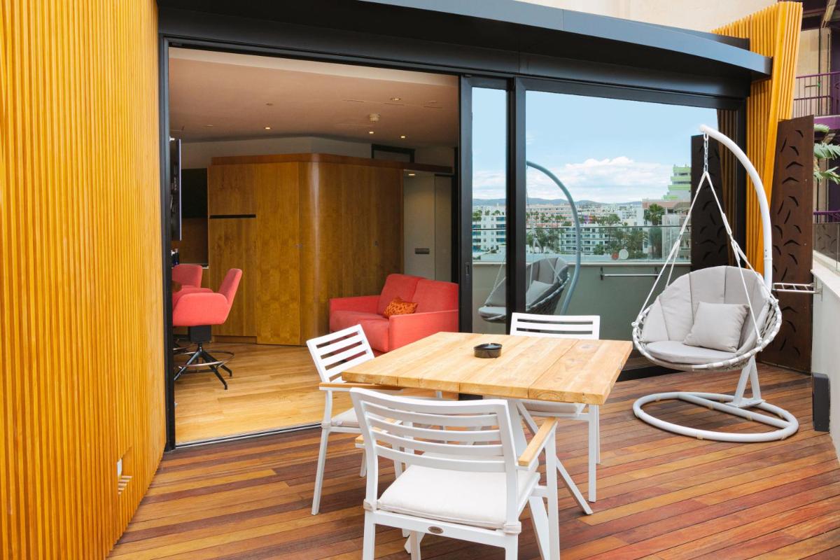 Un balcón o terraza de Bohemia Suites & Spa - Adults Only