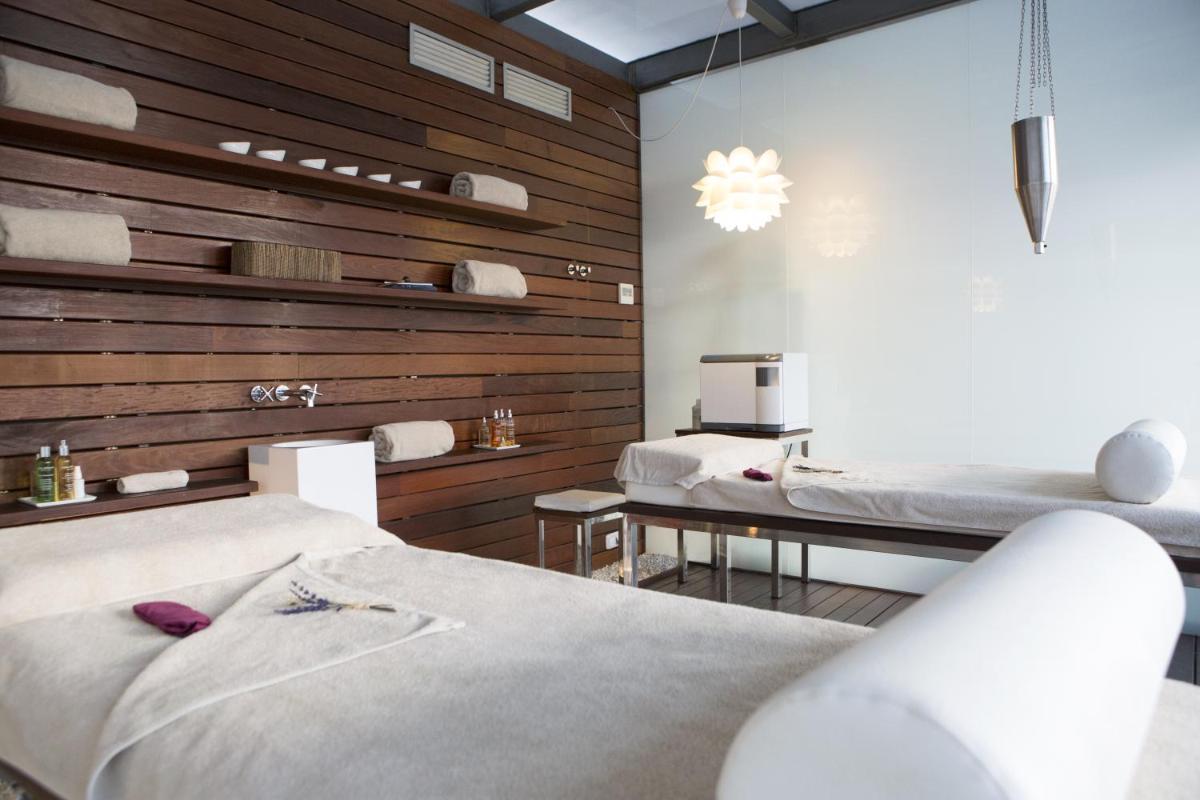 Cama o camas de una habitación en Hospes Palau de La Mar, Valencia, a Member of Design Hotels
