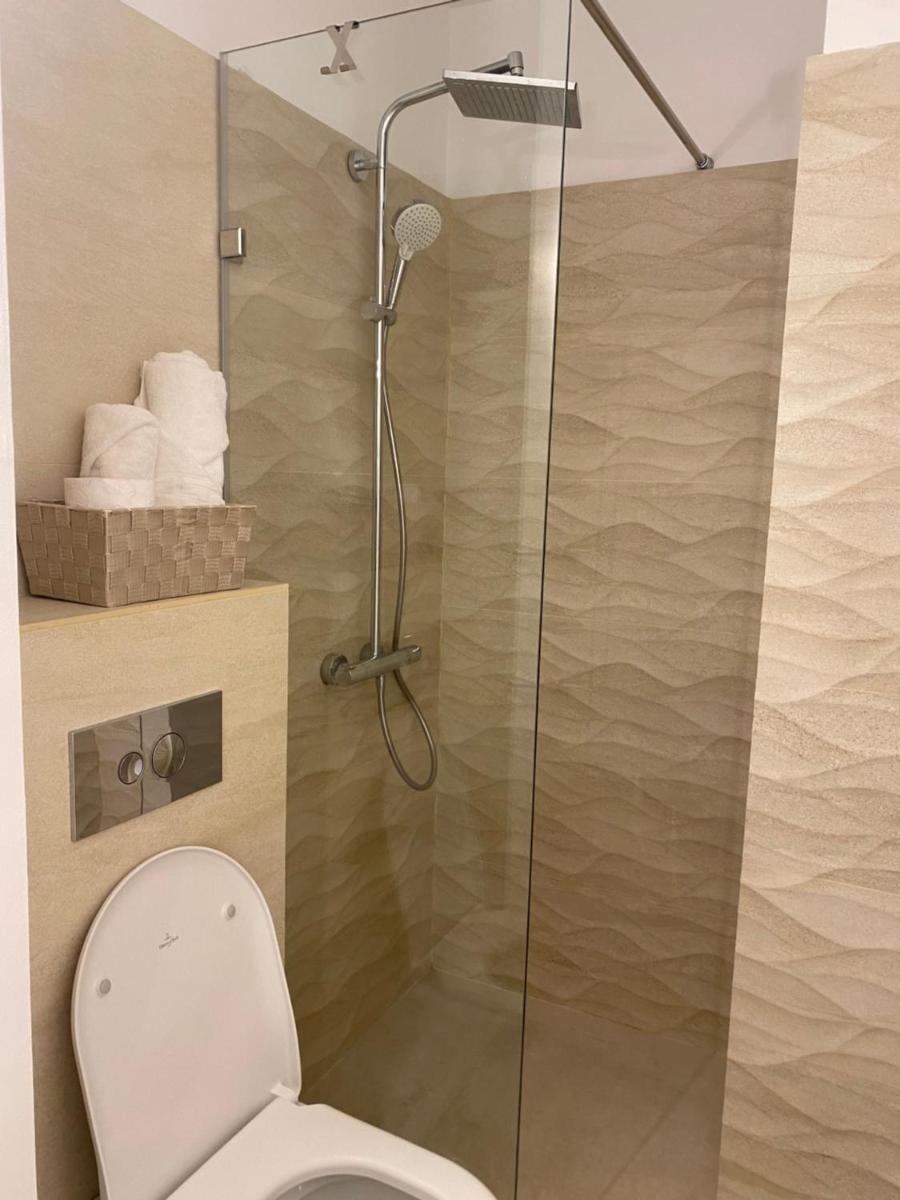 Virginia's Studio - Housity