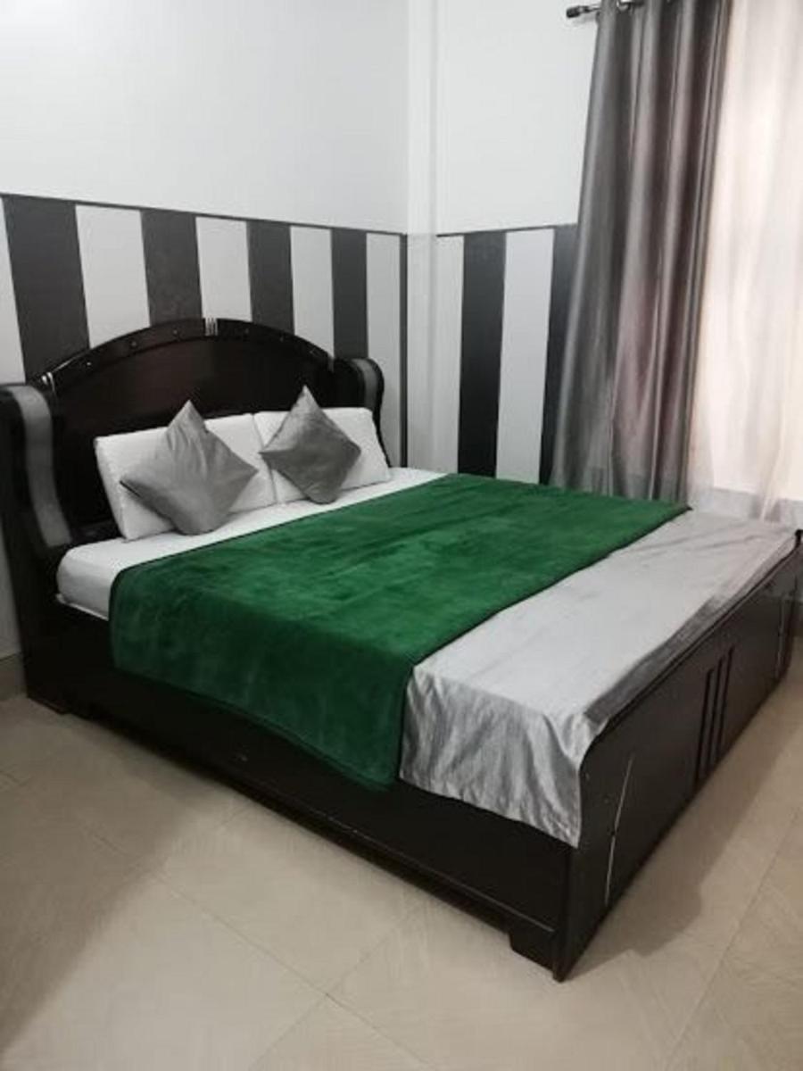 Suitetrails - Hotel Durga Palace by WB Inn