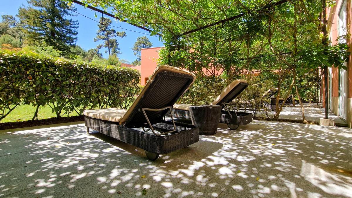 Um jardim no exterior de Vidago Palace