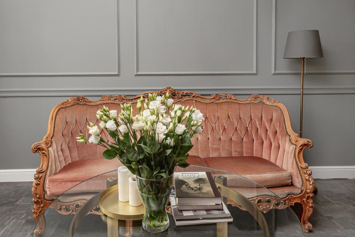 Daisy's Secret Apartment - Housity