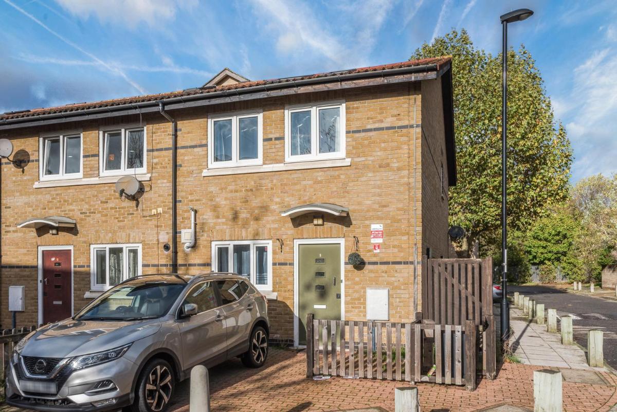 Spacious 4 bed house near Greenwich - Housity