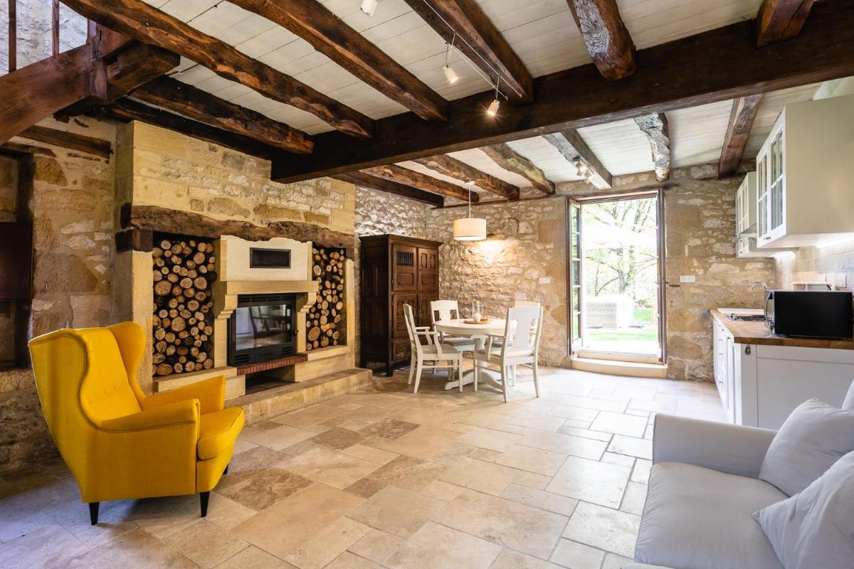 Stunning 2-Bed restored House privert river view - Housity