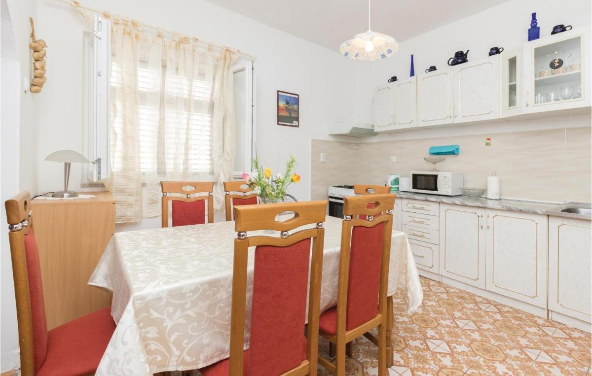 Two-Bedroom Holiday Home in Zadar - Housity