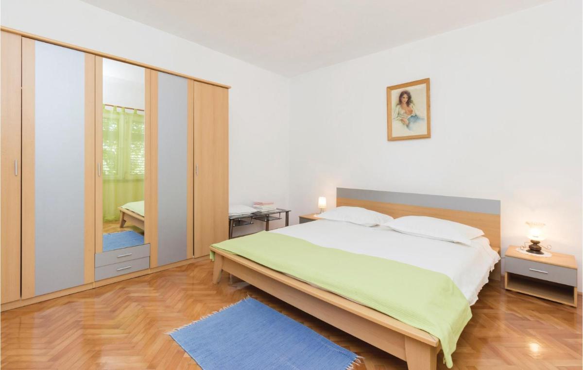 Two-Bedroom Holiday Home in Zadar - Housity