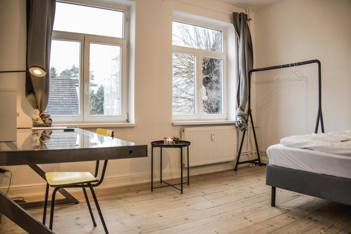 Doppelbett in heller Wohnung - Housity