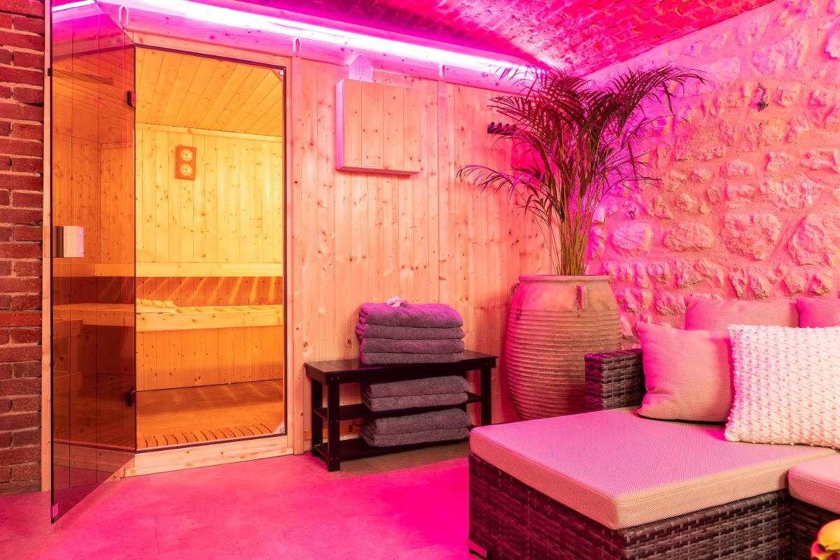 Coin salon dans l'établissement TOWNHOUSE TROUVILLE - Appart'Hotel & Studios