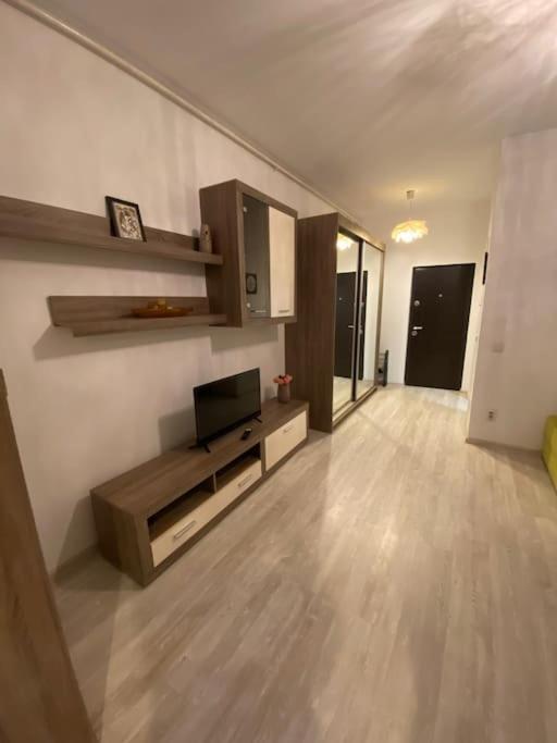 Tom House - Housity