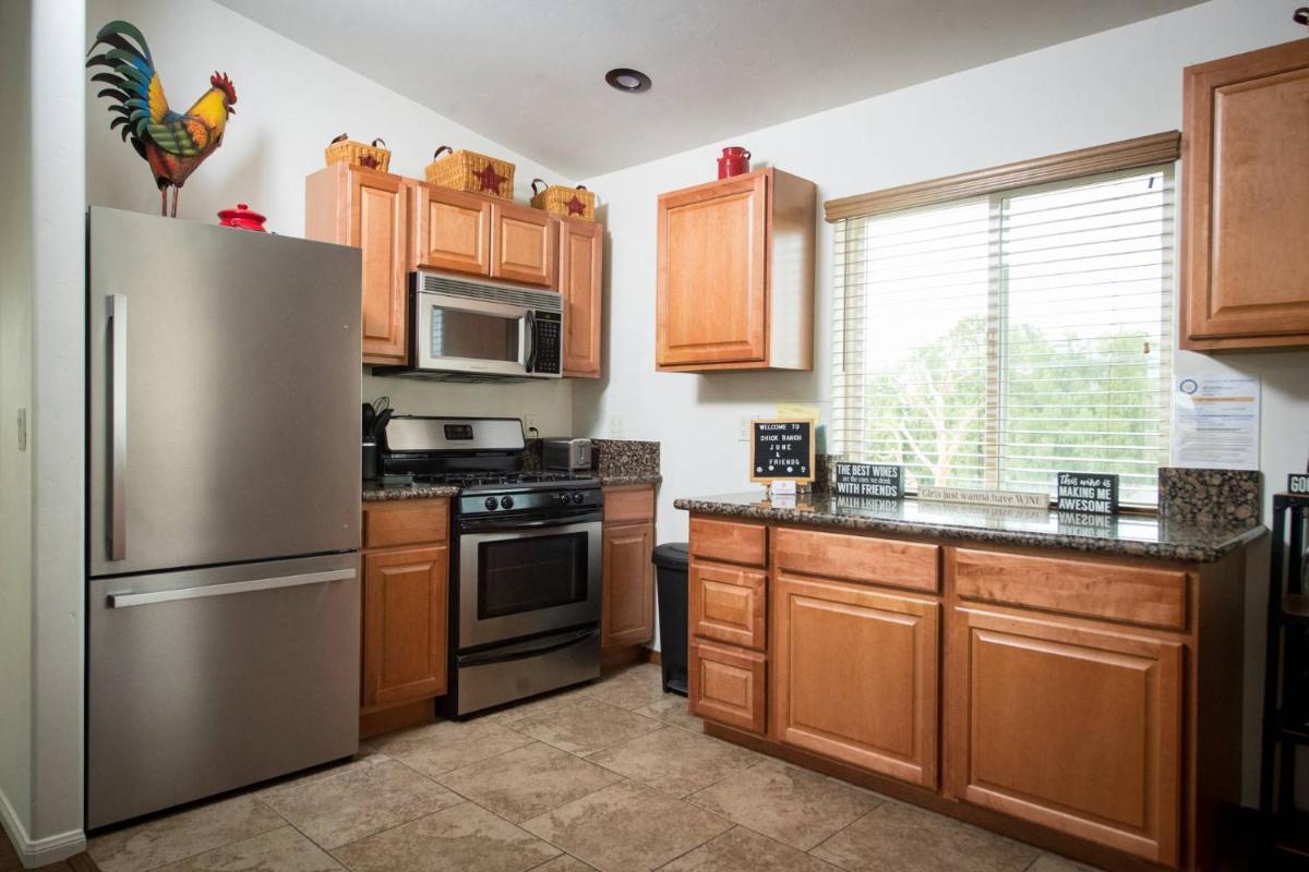 Chick-Ranch Guest House - Housity