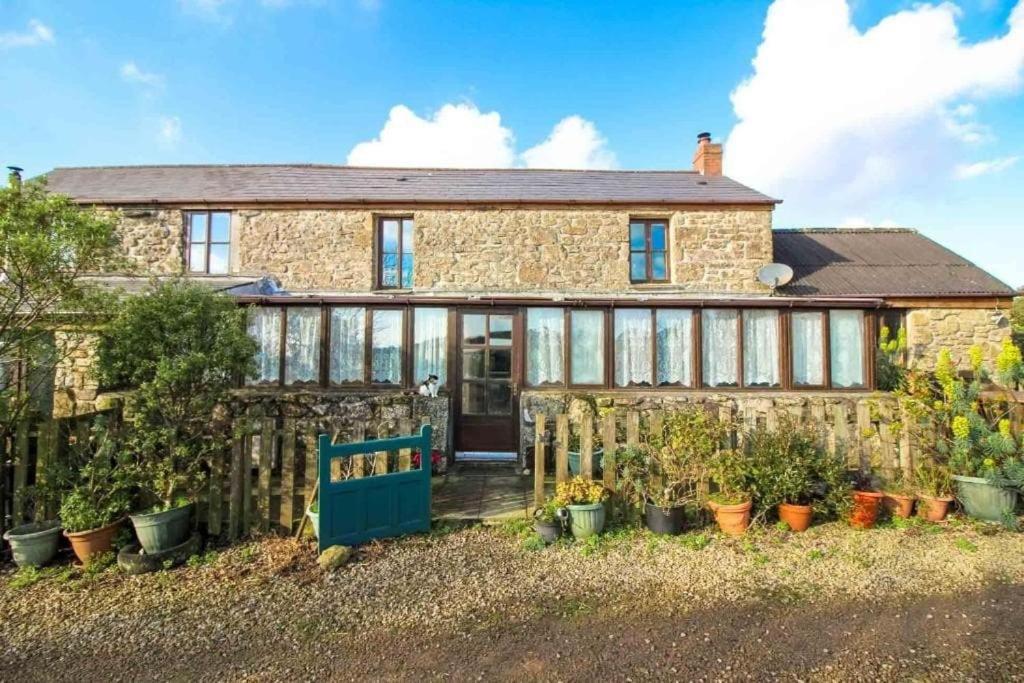 Granite Country Cottage west of Penzance - Housity