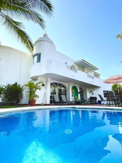 Casa con Piscina Cerca de playa - Housity