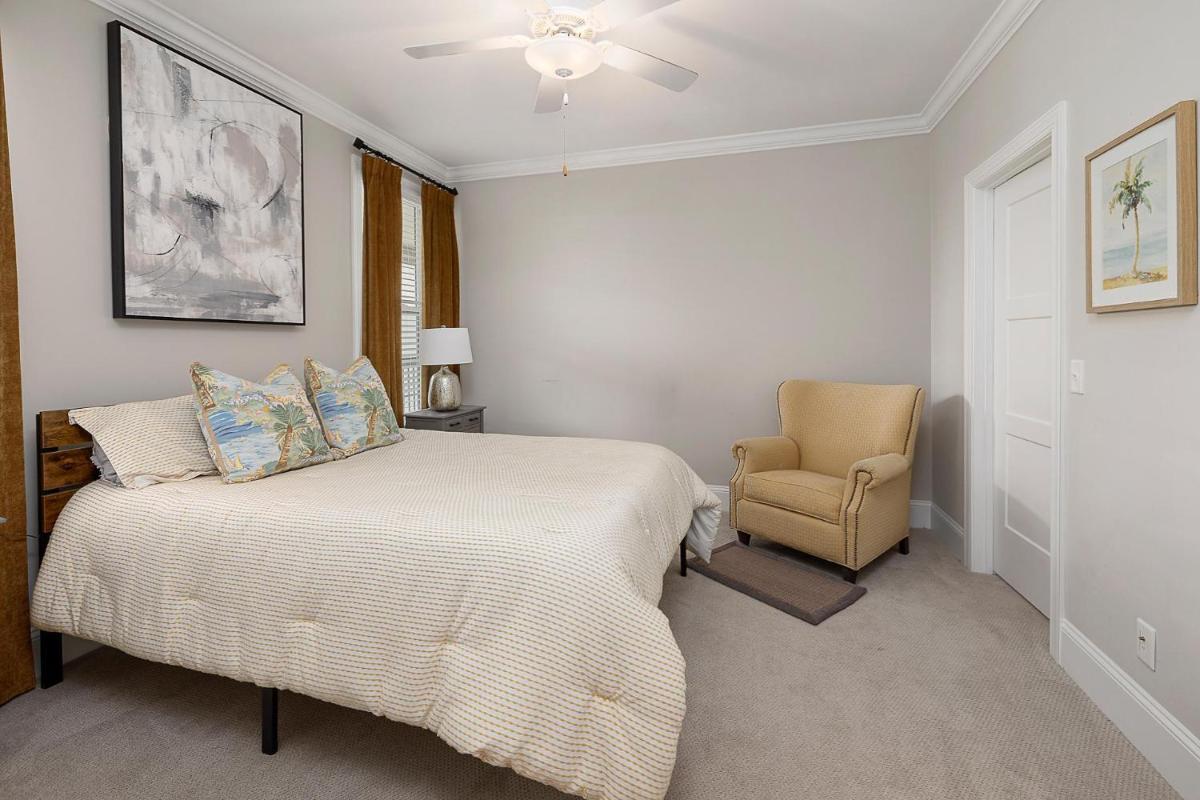 The Villas at Gascoigne - 117 Gascoigne Ave, #305 - Housity