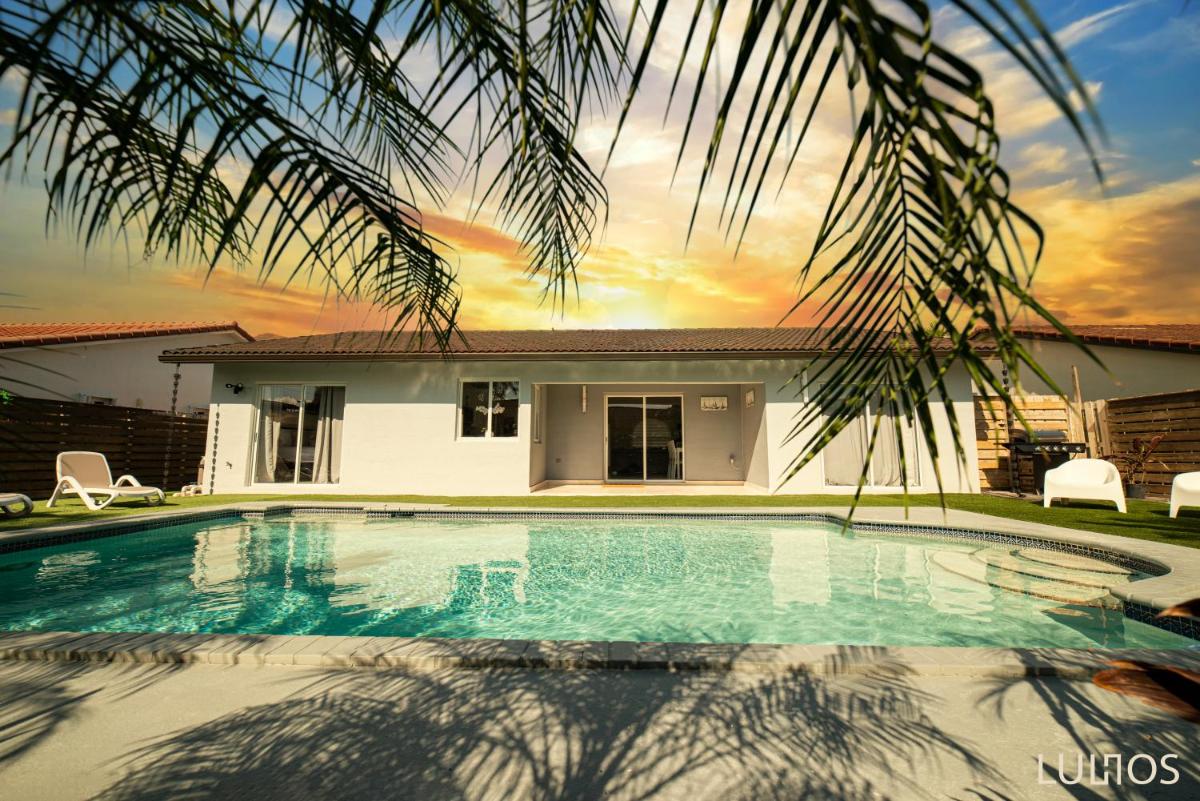 Suitetrails - NO Unbelievable Pool, Games, and BBQ Experience in Miami