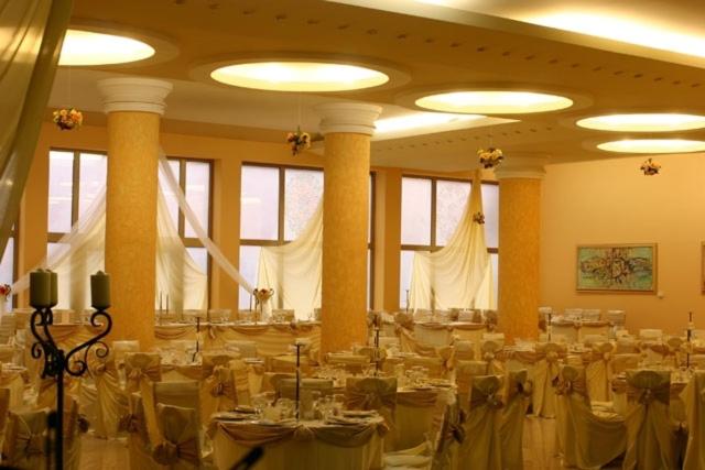 Hotel Decebal - Housity