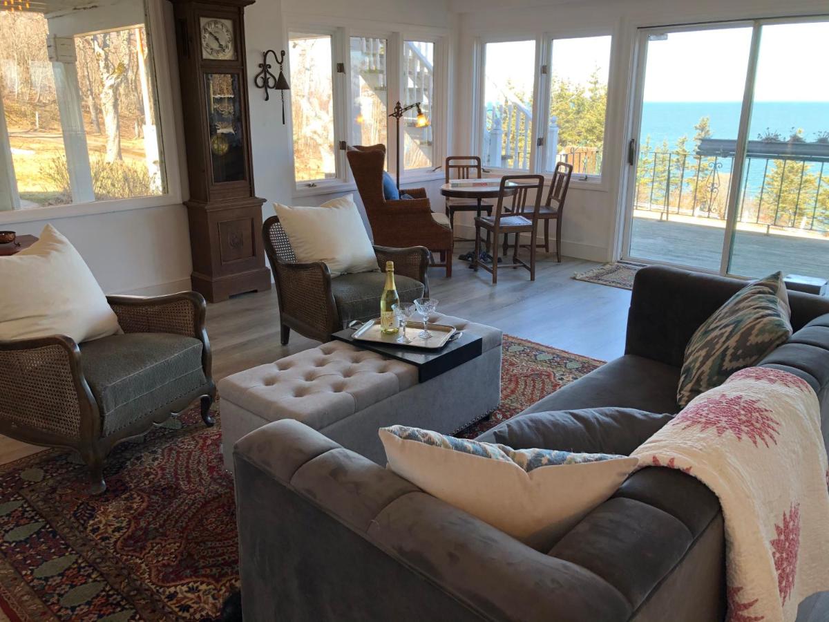 Deep Blue Beach House - Housity