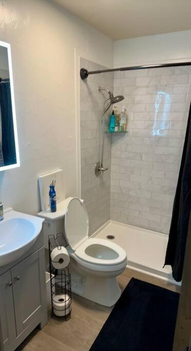 Comfortable 2BR Apt Central - Hizvo