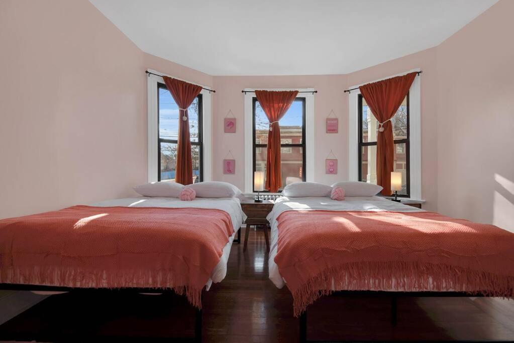Peachy Paradise in East Rock Near DT/Yale - Housity