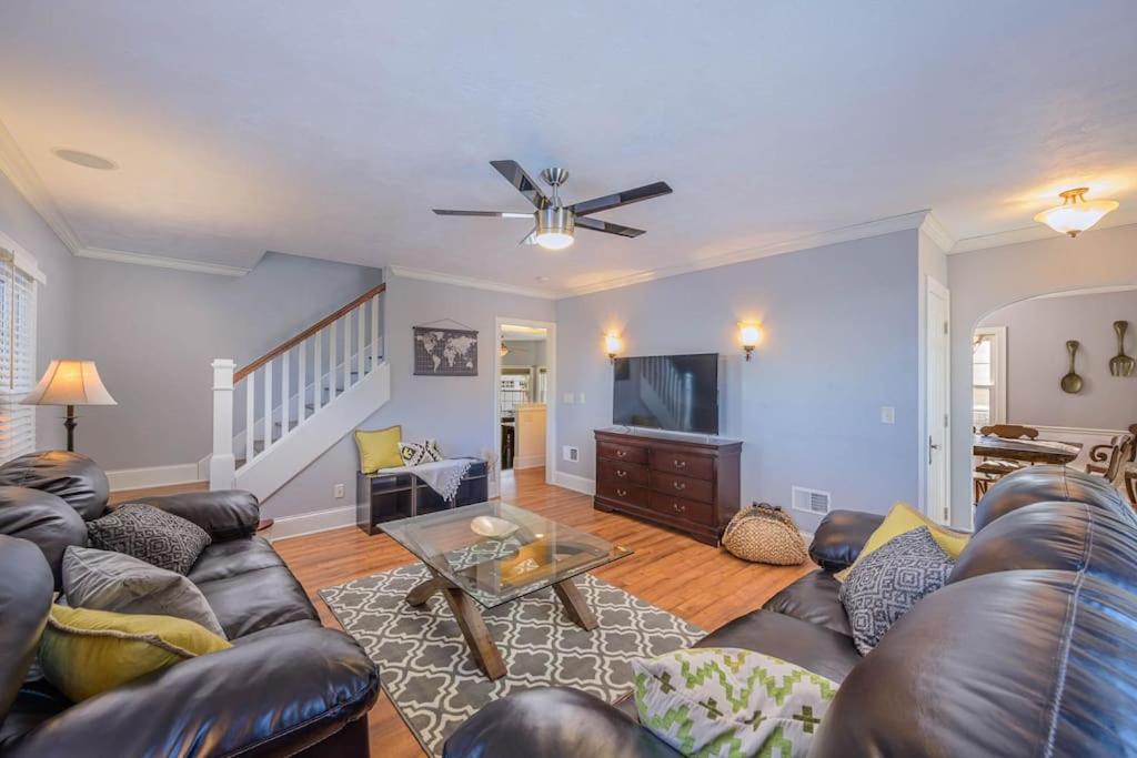 Doty Island Destination Home - Luxury Living - Housity