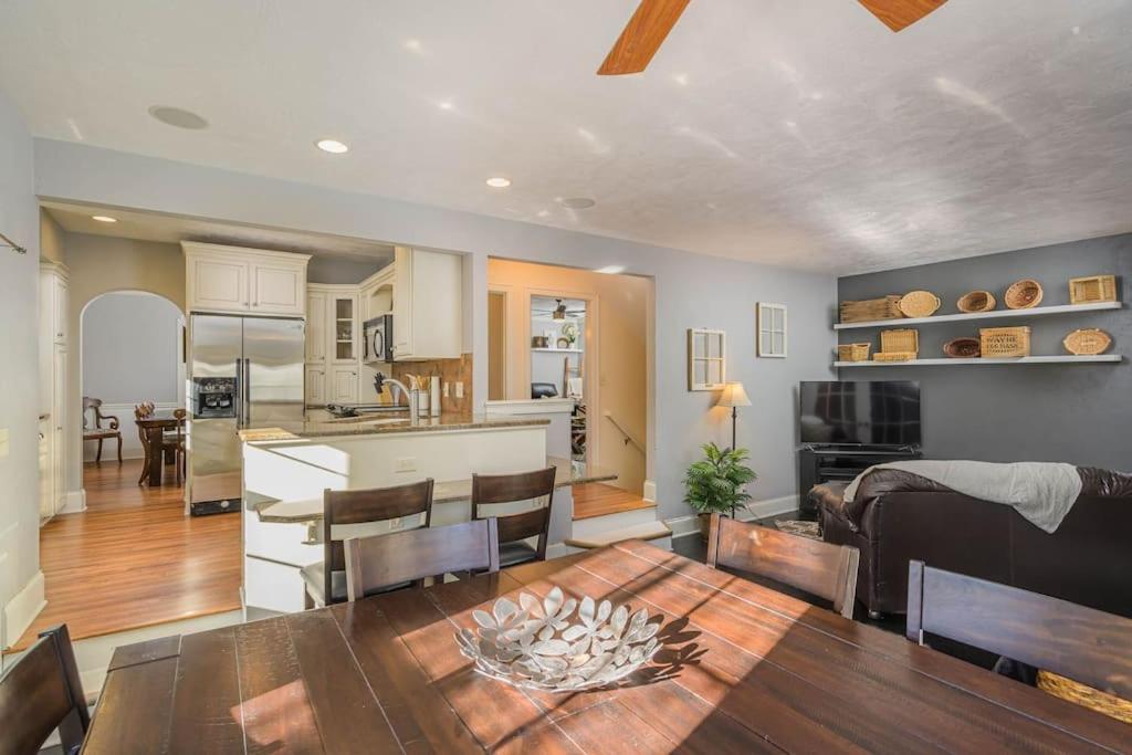 Doty Island Destination Home - Luxury Living - Housity